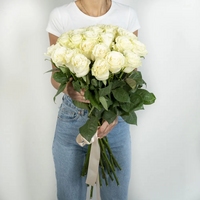 25 белых роз Россия (70 см)